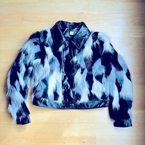 Venus Faux fur black, white and gray jacket. Size large.